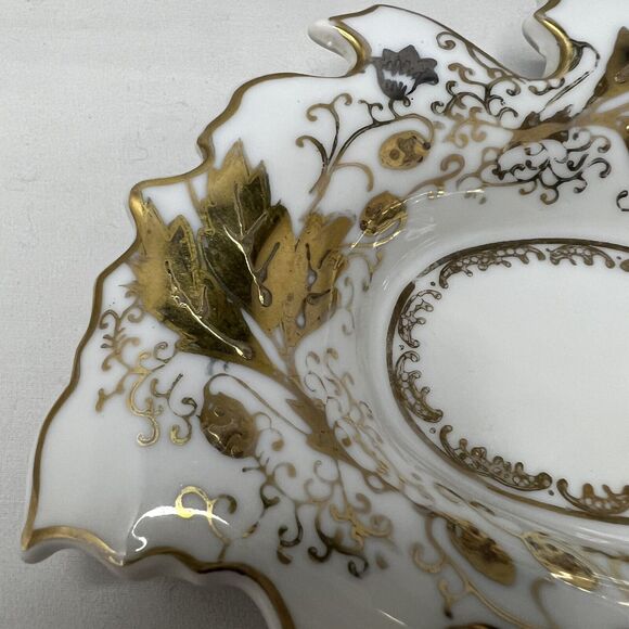 Vintage Lipper & Mann White Porcelain 1950’s Leaf Shaped Nut Dish - Picture 3 of 4